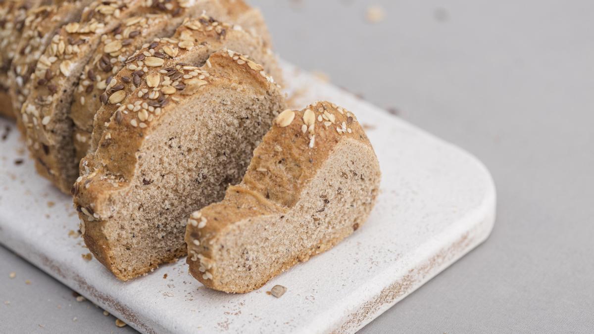 Las versiones integrales, elaboradas con harina de grano entero, son una alternativa más saludable, ya que tienen un índice glucémico más bajo, ayudan a regular el tránsito intestinal y proporcionan una mayor sensación de saciedad.