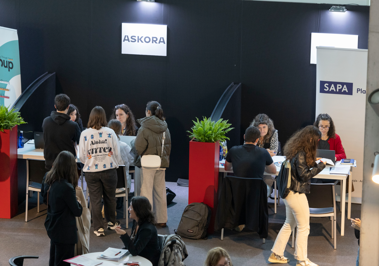 Imagen de archivo de una edición anterior de la Feria de Empleo de Cámara de Gipuzkoa