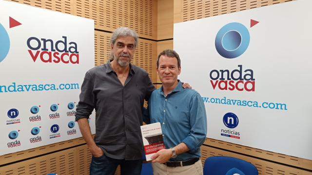 Fernando León de Aranoa con Txema Gutiérrez en los estudios de ONDA VASCA Fernando León de Aranoa con Txema Gutiérrez en los estudios de ONDA VASCA