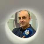 Fernando Lorenzo posando como James Bond