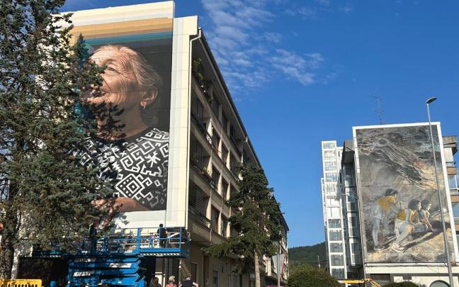 Una de las actuaciones ha sido el embellecimiento de fachadas con murales
