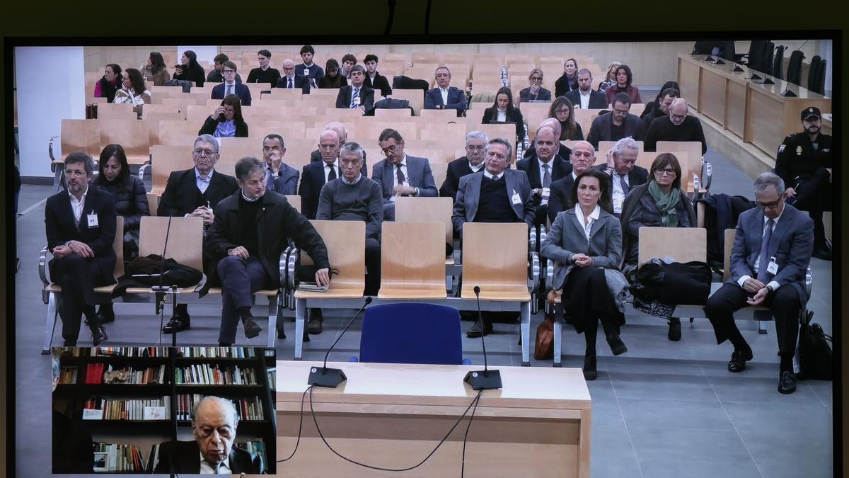 Fotografía a la pantalla de la Sala de Prensa de la Audiencia Nacional, en la que el expresidente de la generalitat de Catalunya, Jordi Pujol, se conecta por videoconferencia.