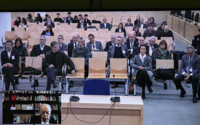 Fotografía a la pantalla de la Sala de Prensa de la Audiencia Nacional, en la que el expresidente de la generalitat de Catalunya, Jordi Pujol, se conecta por videoconferencia.