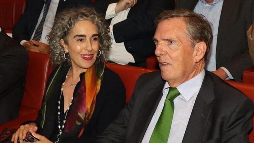 Ibone Bengoetxea junto a Asís Canales, delegado de Iberdrola en el País Vasco, en la gala. Pankra Nieto