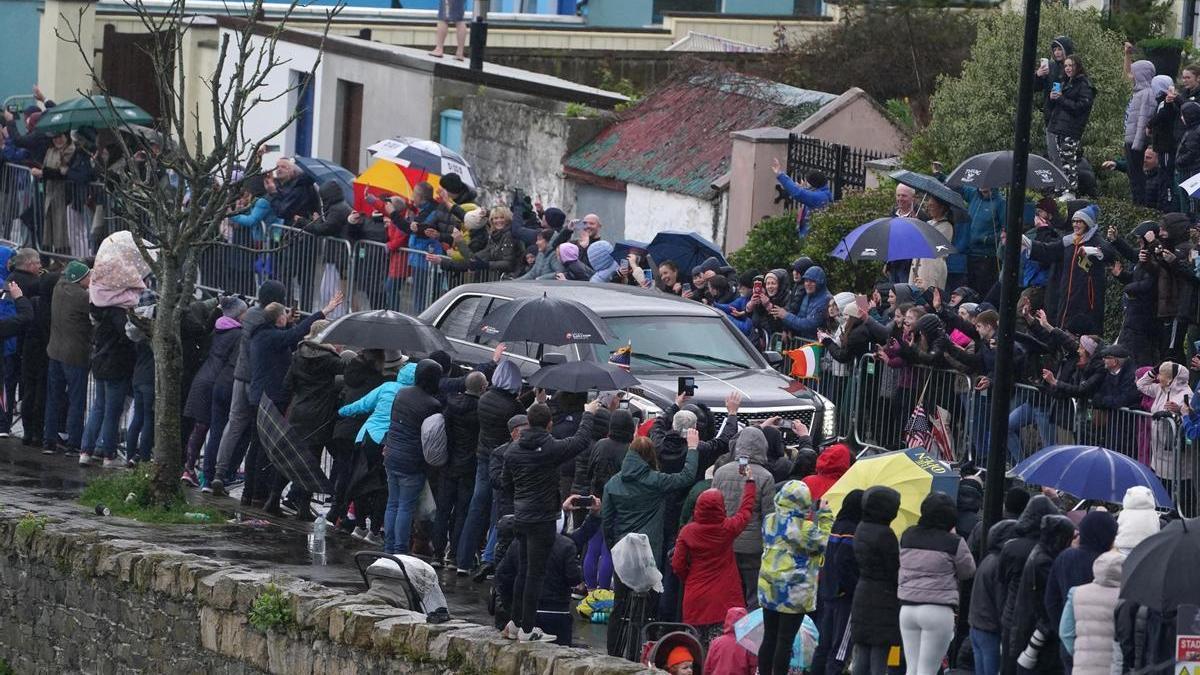 El coche de Joe Biden a su llegada a Carlingford.