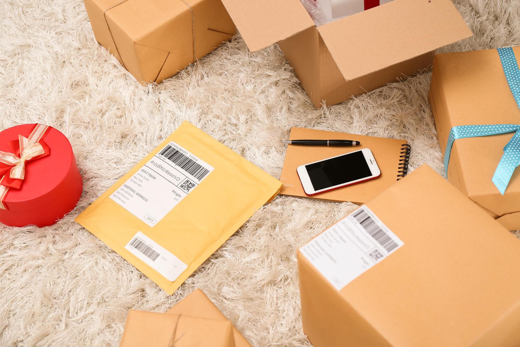 Paquetes recibidos tras una compra online.