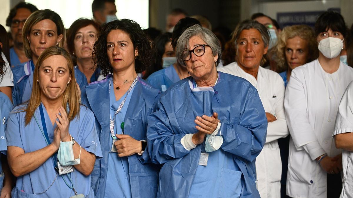 En imágenes: Homenaje de sus compañeras a la enfermera vasca fallecida en el incendio de un restaurante en Madrid