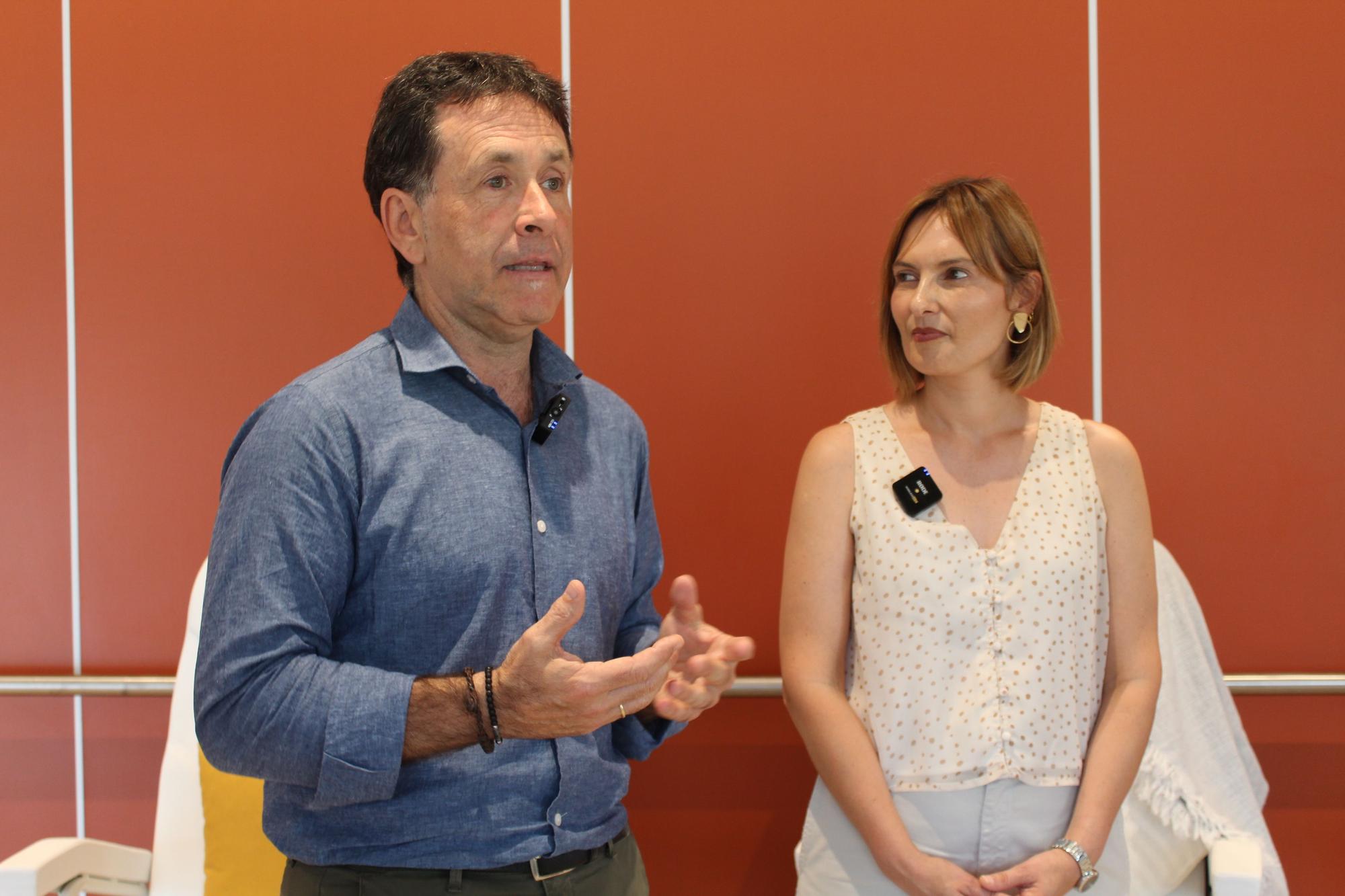 El alcalde de Basauri y la diputada de Acción Social han mostrado su satisfacción con el nuevo servicio etxeTIC