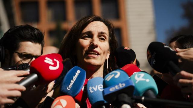 La ministra de Sanidad, Mónica García, ofrece declaraciones a los medios antes del pleno del Consejo Interterritorial del Sistema Nacional de Salud (CISNS), en el Ministerio de Sanidad.