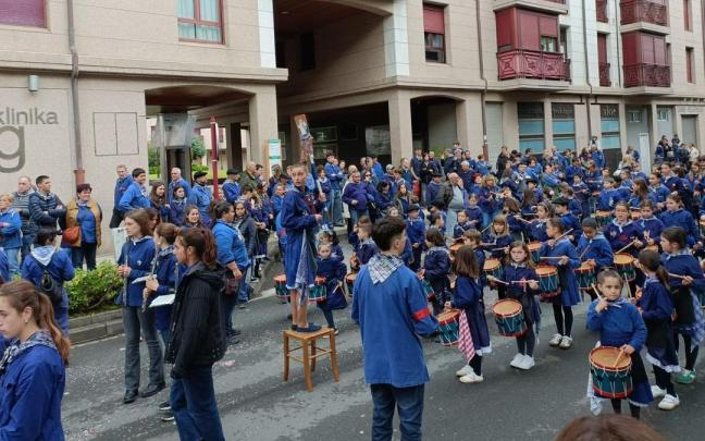 Tamborrada infantil del domingo en Zumaia.