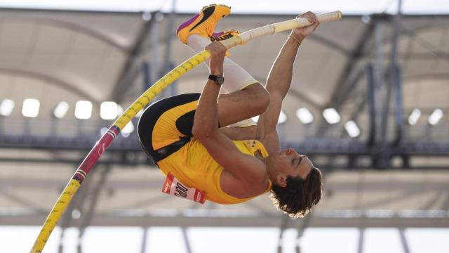 El sueco Armand Duplantis durante la final de Salto con Pértiga en el 15º Memorial Gyulai Istvan Gran Premio de Hungría.