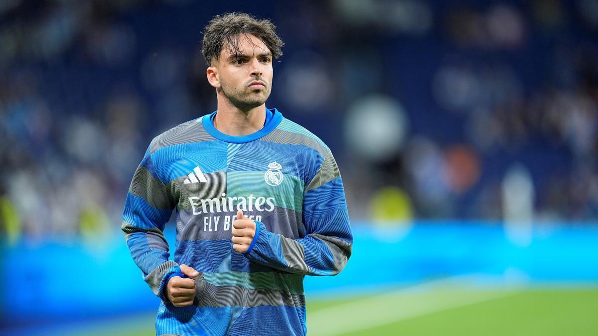 Raúl Asencio, en un partido con el Real Madrid.