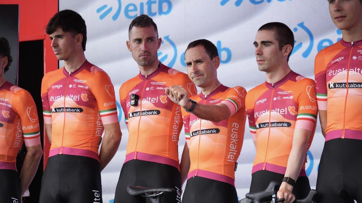 En imágenes: presentación de los equipos que participarán en la Itzulia 2026