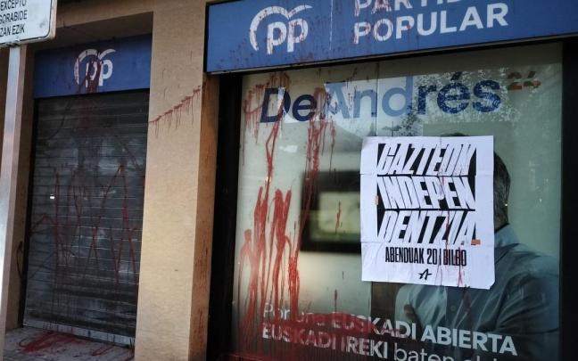 Sede del PP en Bilbao vandalizada.