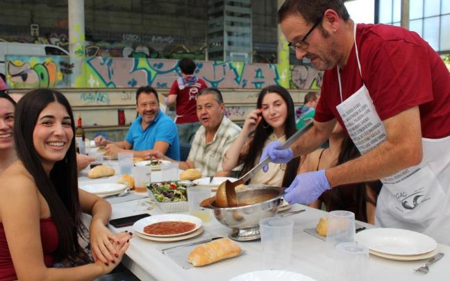 La cofradía Virgen de Udiarraga ha cumplido con la tradición de la alubiada