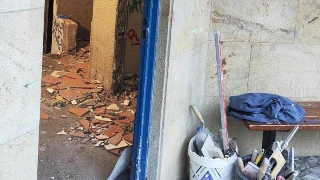 Imagen de las obras que se están ejecutando en los baños públicos de la calle Otalora.