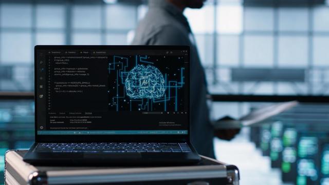 Imagen de un ordenador programando IA