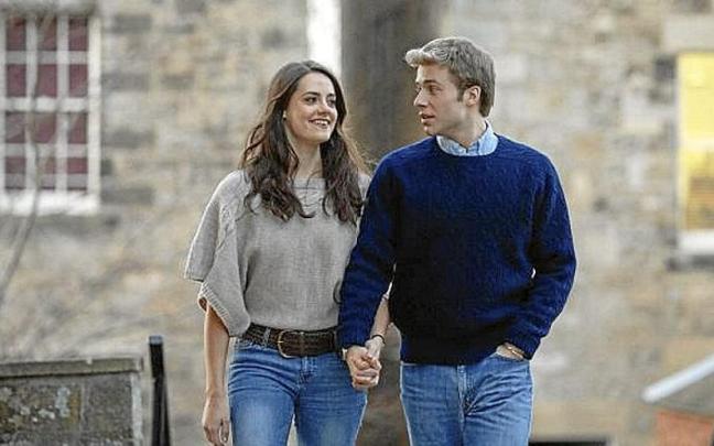 Meg Bellamy y Ed McVeym, en el rodaje de ‘The Crown’. | FOTO: NETFLIX Meg Bellamy y Ed McVeym, en el rodaje de ‘The Crown’. | FOTO: NETFLIX