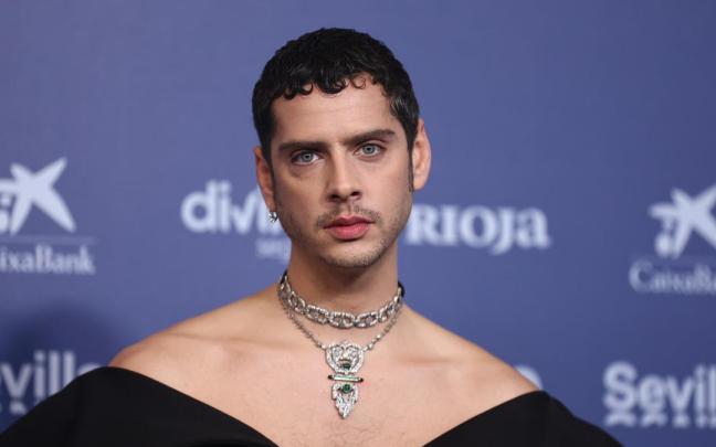 El actor Eduardo Casanova posa en la alfombra roja previa a la gala de la 37 edición de los Premios Goya