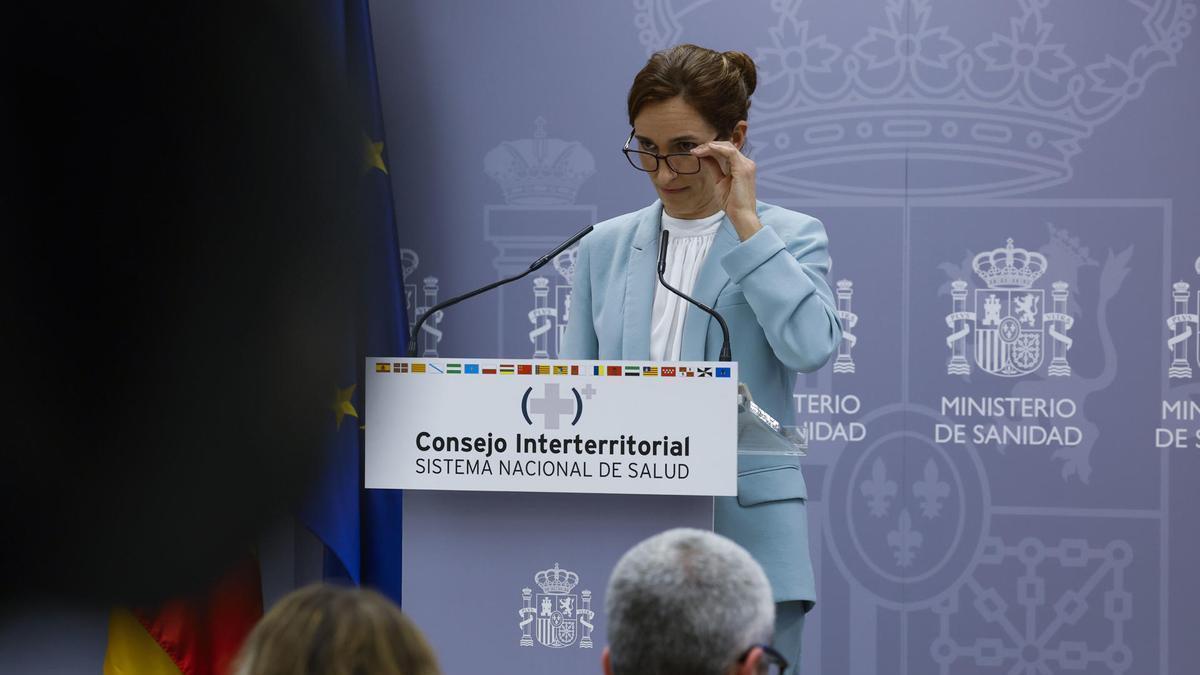 La ministra Mónica García comparece ante los medios.