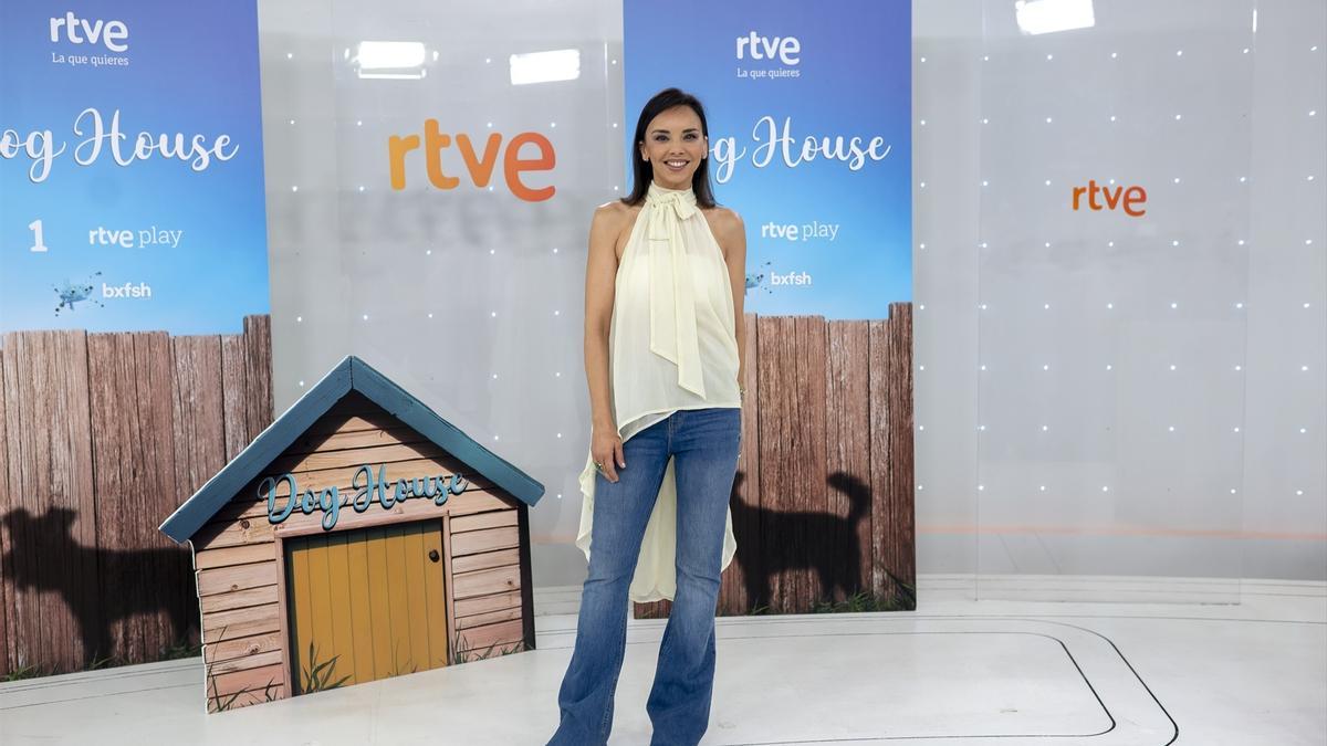 La cantante y presentadora Chenoa durante la presentación de la segunda temporada de ‘Dog House’