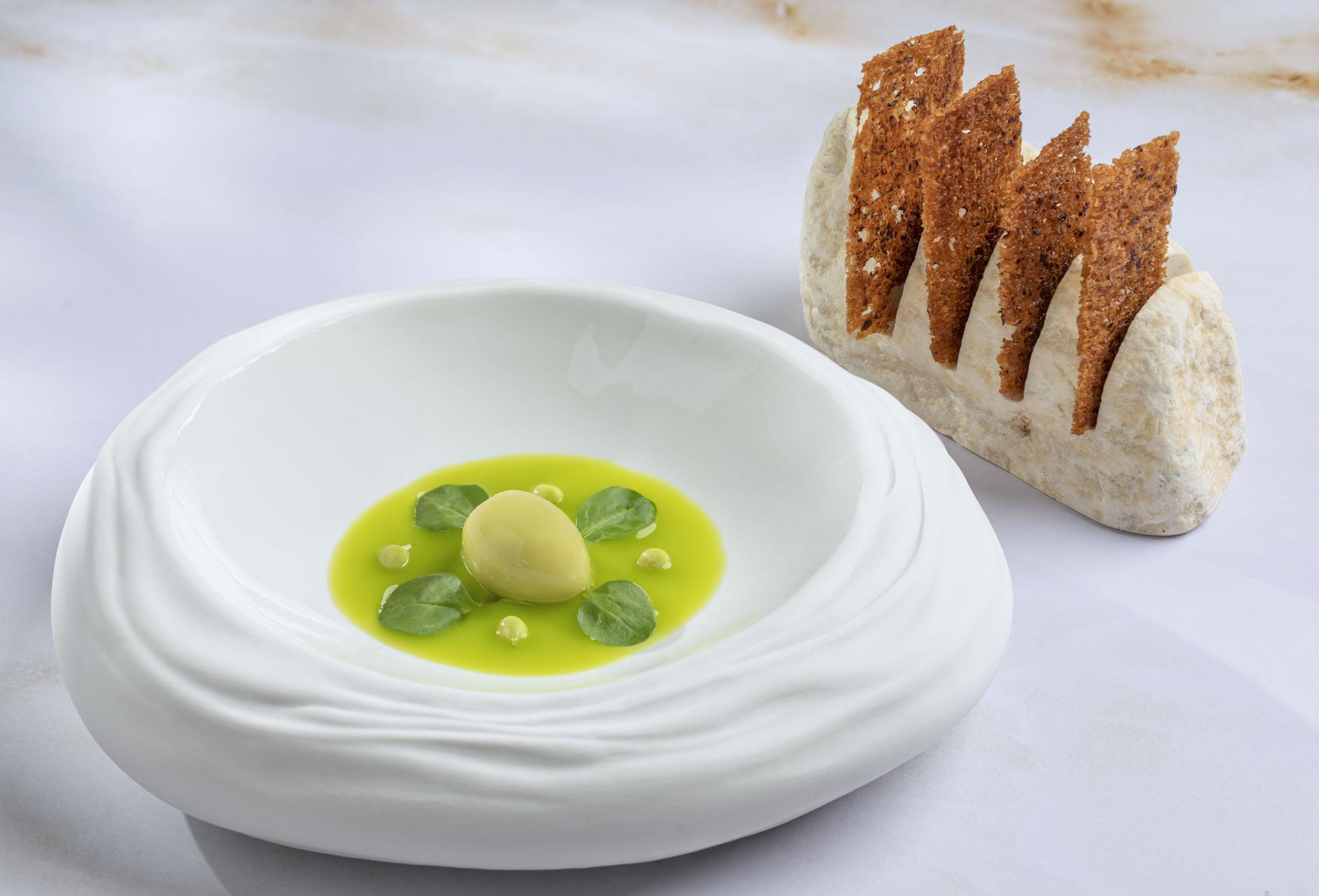 'Nuestra oliva aliñada', un plato para abrir bocado.