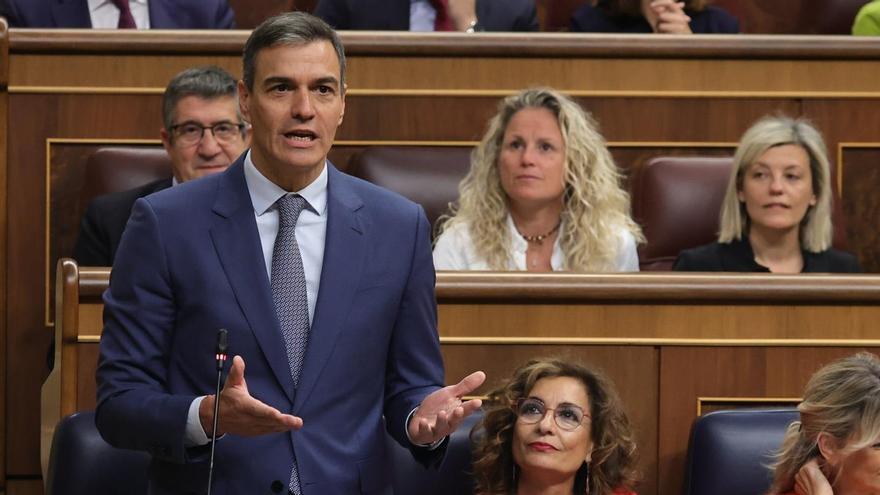 El presidente del Gobierno español, Pedro Sánchez, interviene durante una sesión de control en el Congreso.