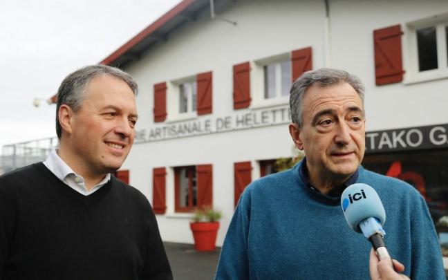 Peio Etxeleku y el presidente del EBB del PNV, Aitor Esteban, en una imagen de archivo