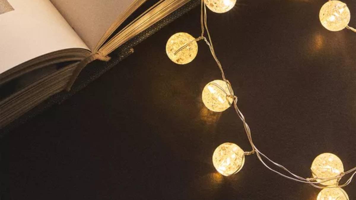 Guirnalda con bolas de luces LED para Navidad (25,99 euros)