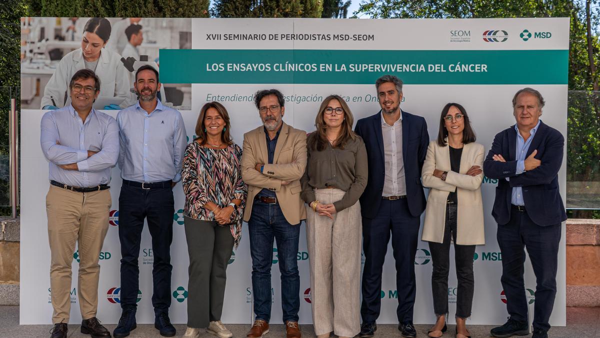 Los oncólogos participantes en el encuentro.