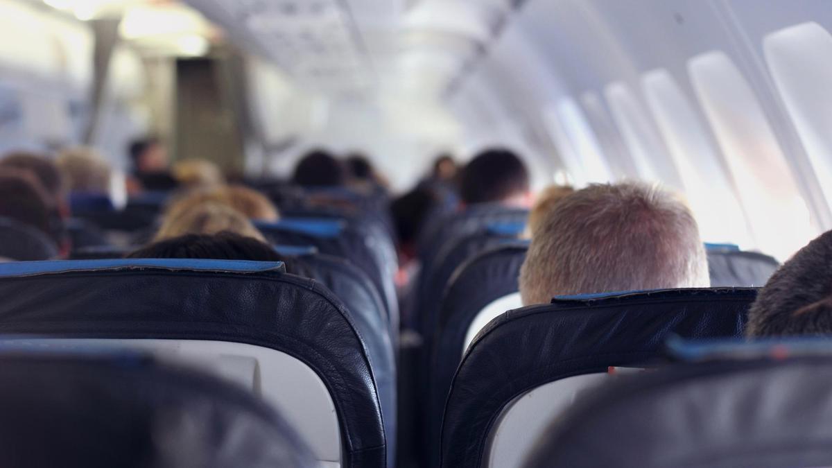 Si el médico ha dado luz verde para viajar, hay algunos consejos que pueden hacer el trayecto mucho más cómodo y seguro