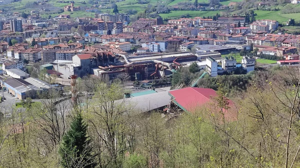La planta de Corrugados se asienta en pleno casco urbano de Azpeitia.