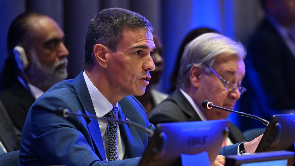 Pedro Sánchez y el secretario general de Naciones Unidas, António Guterres, durante el lanzamiento del ‘Diálogo mundial sobre gobernanza de la Inteligencia Artificial’, organizada en el marco de la Semana de Alto Nivel de Nacion