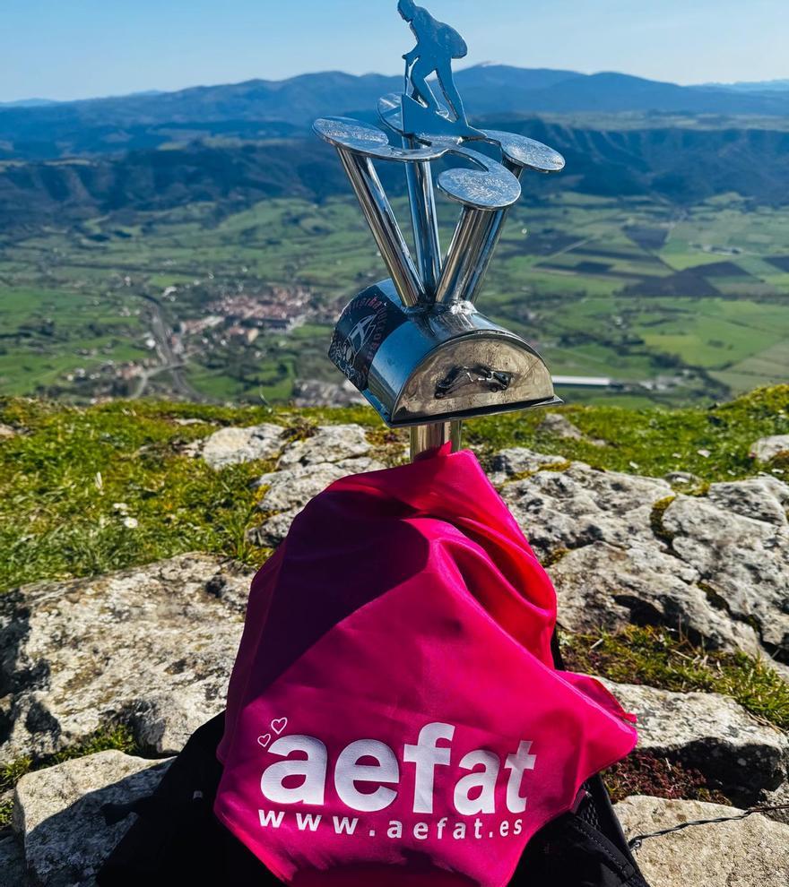 Buzón del Txarlazo con Orduña al fondo