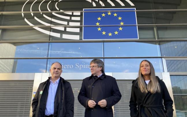 Puigdemont en Bruselas tras la reunión con el secretario de Organización del PSOE, Santos Cerdán.
