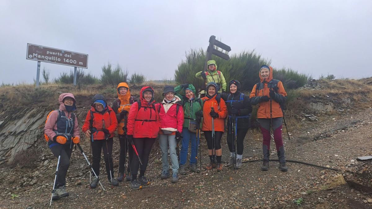Componentes del grupo de mujeres, en una de sus últimas salidas con destino a las cumbres más altas de Castilla y León.