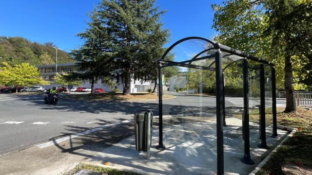 Nueva parada de autobús en el polígono industrial Joxe Mari Korta, Zumaia.