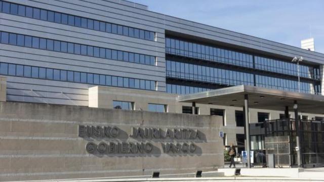 Aprobado el contrato relevo que beneficiará a 700 empleados públicos vascos. Aprobado el contrato relevo que beneficiará a 700 empleados públicos vascos.