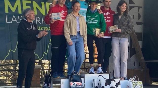 Proba luzeko podiuma.