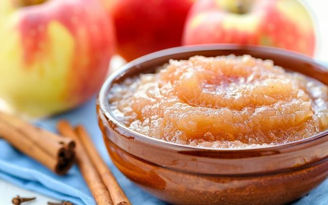 Compota de manzana con canela.