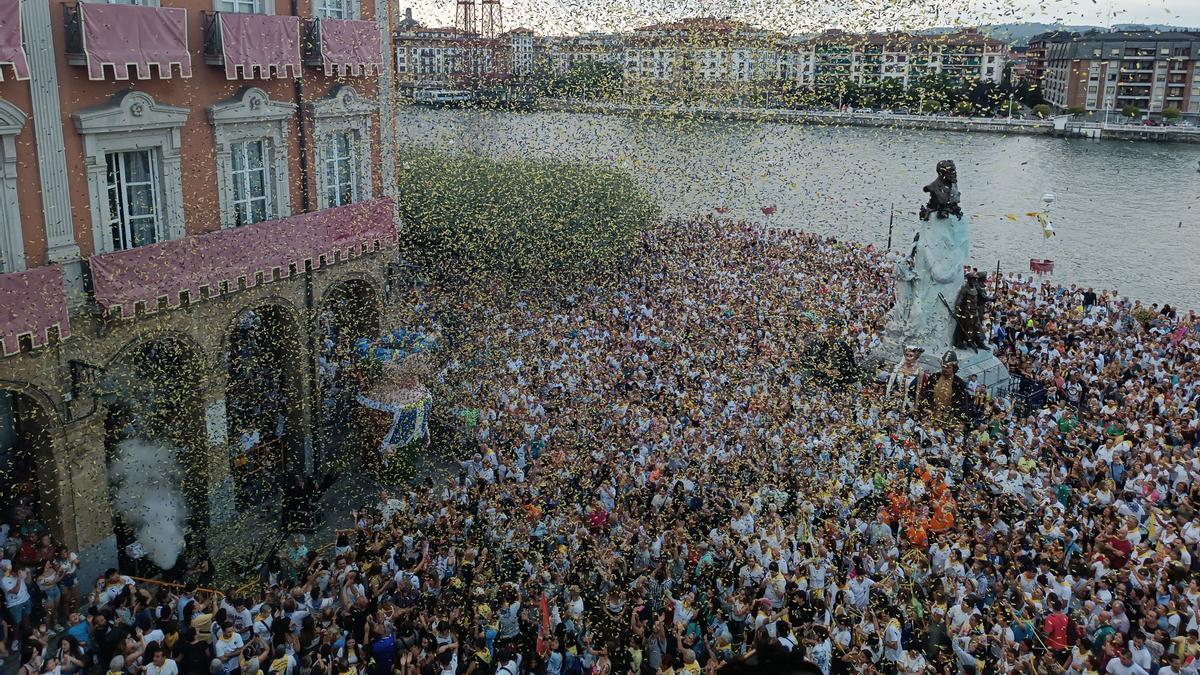 Portugalete sigue inmersa en sus fiestas de San Roque. MIGUEL A. PARDO, Deia