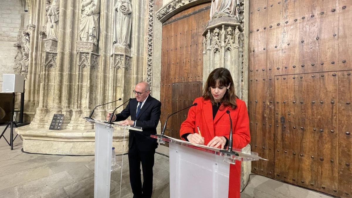 Firma del acuerdo en la Catedral Santa María 