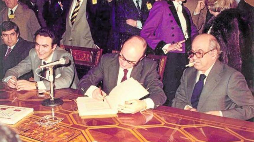 Firma del Acta de Aprobación del Concierto Económico con el País Vasco, de 29 de diciembre de 1980