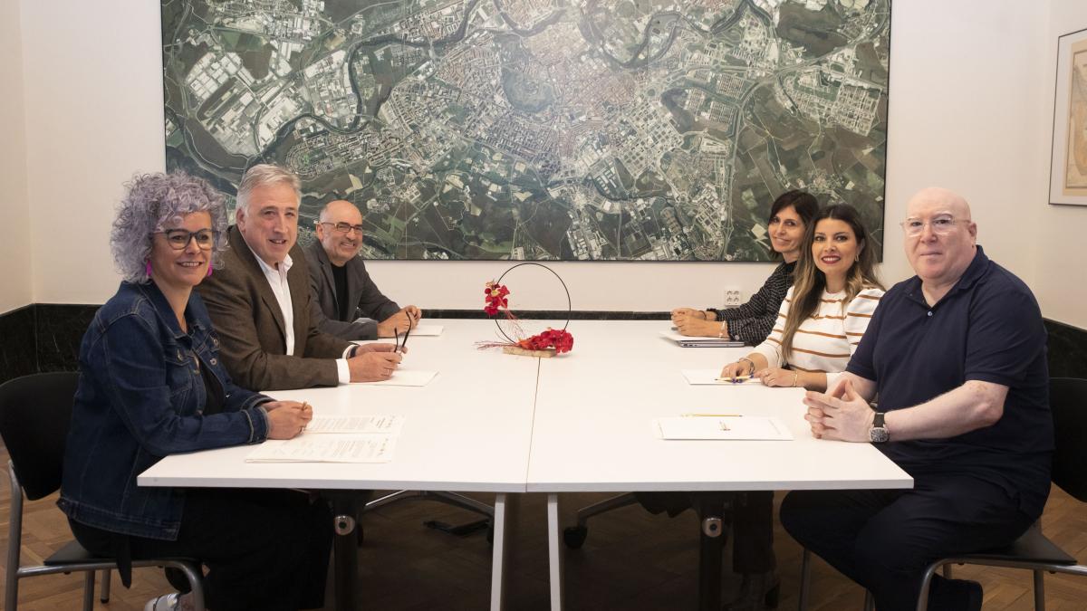 Imagen de la reunión mantenida por los alcaldes esta mañana. Foto: Ayuntamiento de Pamplona