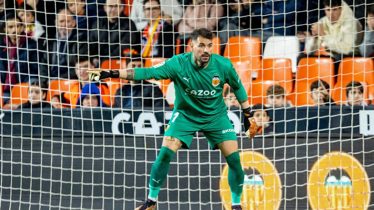 Iago Herrerin durante un partido con el Valencia / VCF