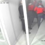 Los tres acusados, en uno de los momentos de los hechos. Archivo
