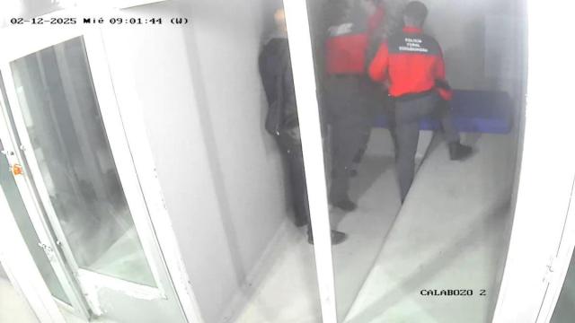 Los tres acusados, en uno de los momentos de los hechos. Archivo