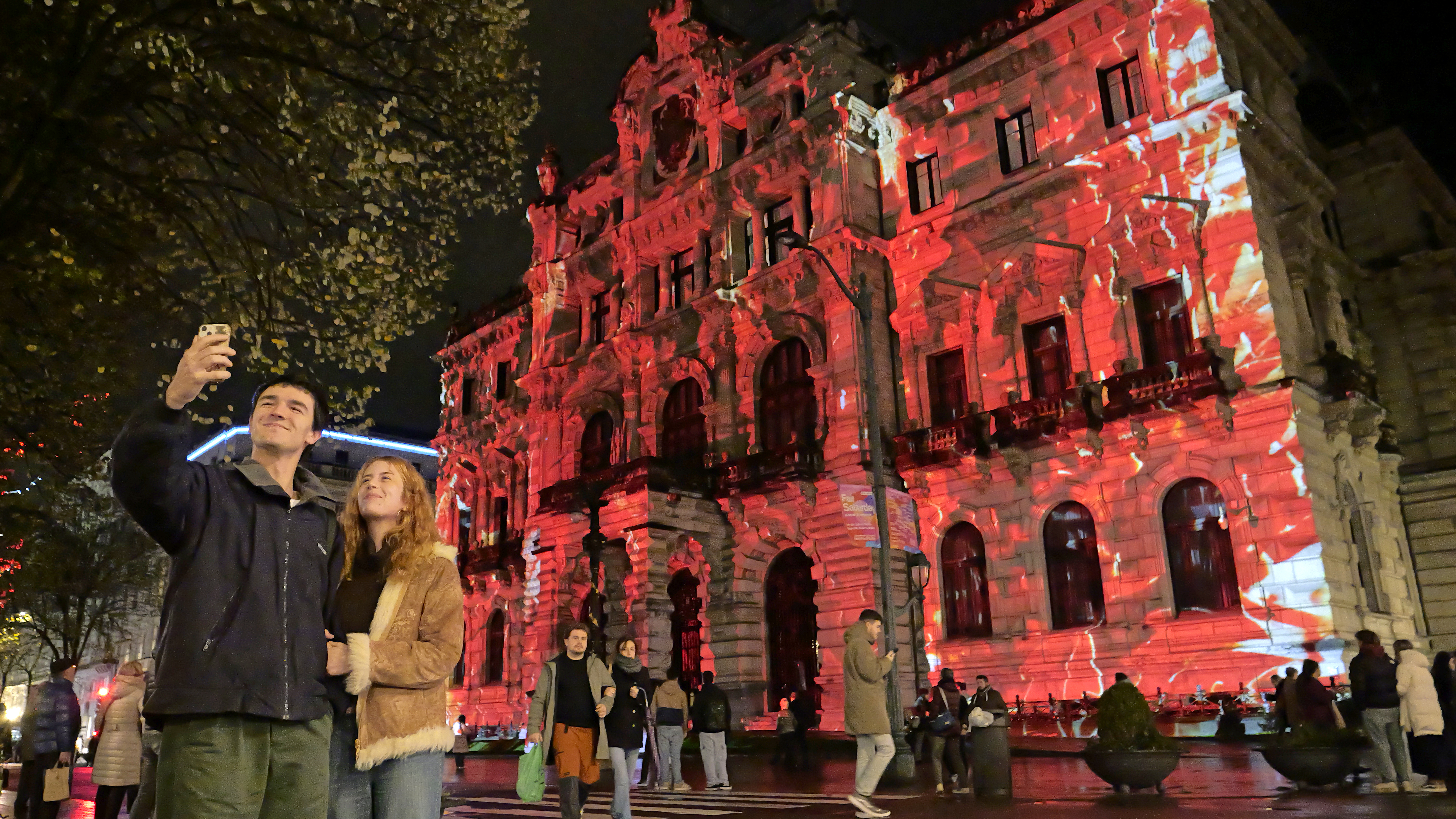  El Palacio Foral celebra sus 125 años de historia con un espectáculo de luces