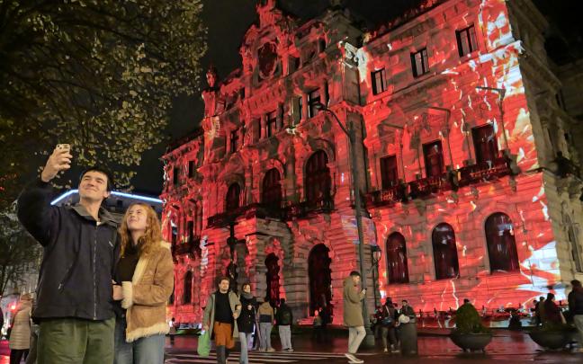 El Palacio Foral celebra sus 125 años de historia con un espectáculo de luces