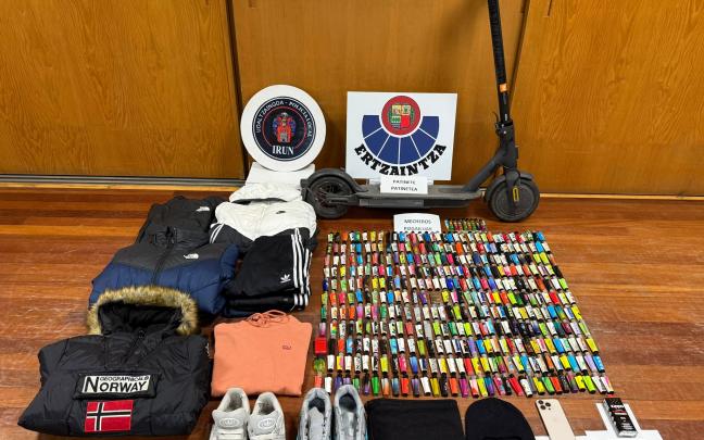 Material incautado por la Ertzaintza al detenido en Irun por quemar 20 vehículos